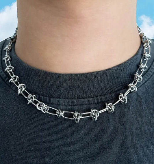 Thorn Knots Chain Necklace